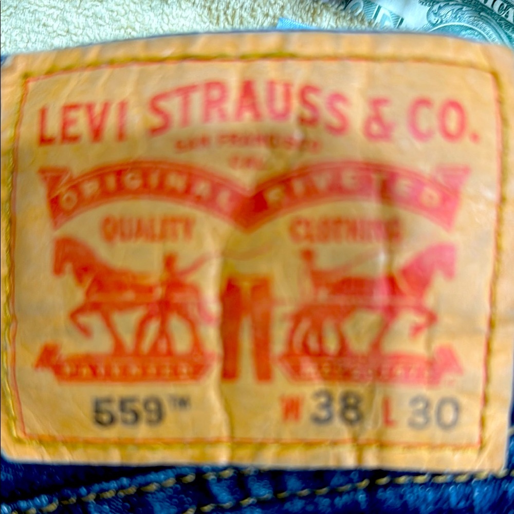 Men’s Levi's 559 Blue Jeans - 38x30
Barely worn, dark wash